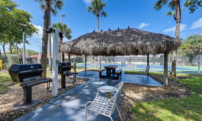 Marco Island Apartment | Coastal Marco Island Condo w/Club Amenities!