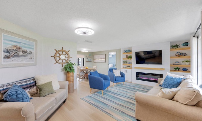 South Venice House | Coastal Oasis ~ Beaches, Parks, Shopping & Entertainment, Pet Friendly