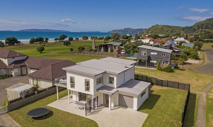 Matarangi Cottage | Coastal Pearl - Matarangi Holiday Home