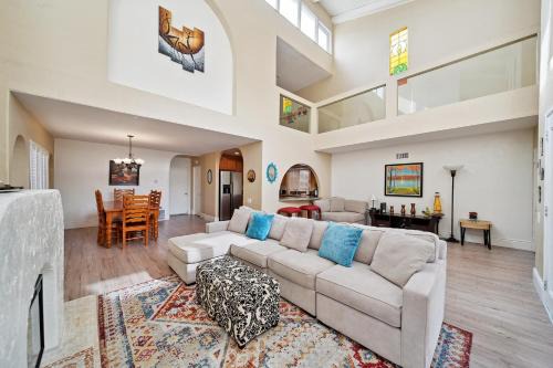 Corona del Mar House | Coastal Pet Friendly Gem Near the Beach and Shopping