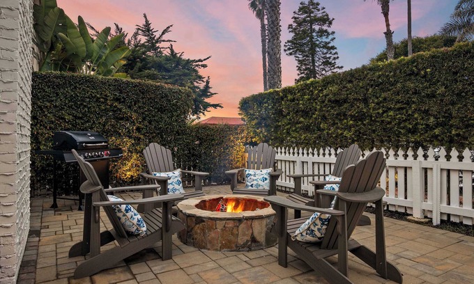 Beach Barber Tract House | Coastal Retreat 1BR Steps to Ocean & Peek Views