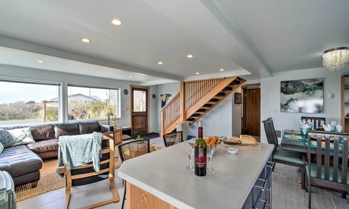 Pacific Beach House | Coastal Retreat: Deck, Ocean Views + Walk to Beach