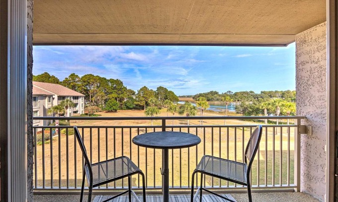South Beach Apartment | Coastal Sea Pines Escape Walk to Beach!