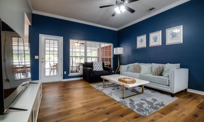 Hinesville House | Coastal theme getaway | King Beds, Patio Arcade