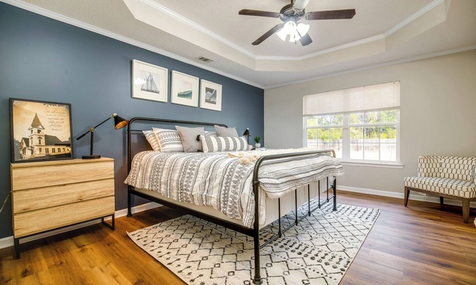 Hinesville House | Coastal theme getaway Relaxing, Patio Arcade