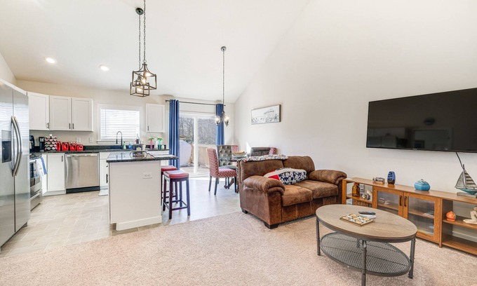 Colonial Beach House | Coastal Virginia Home w/Private Beach Access!