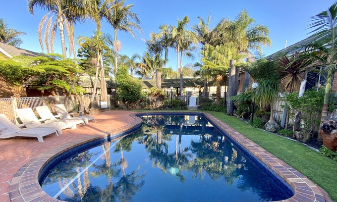 Lakes Entrance Hotel | Coastal Waters Motor Inn