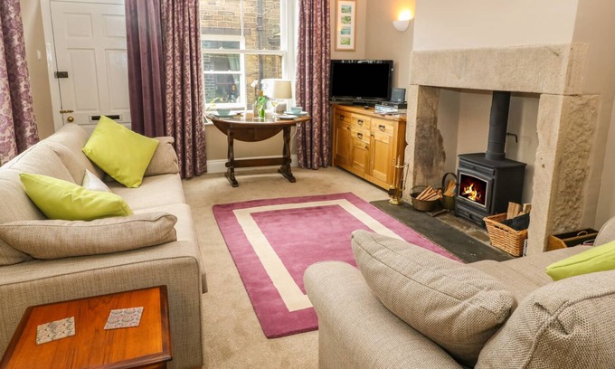 Heptonstall Cottage | COBBLE COTTAGE, family friendly, with open fire in Hebden Bridge