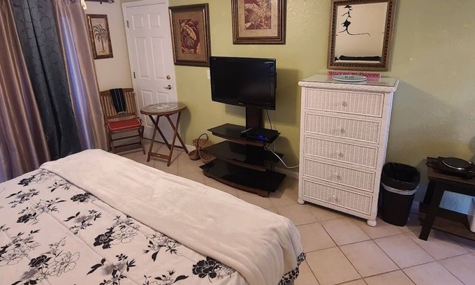 Lutz Apartment | Coco's Mini Getaway
