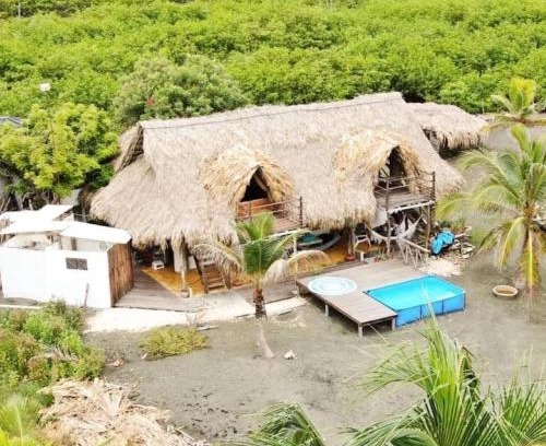 San Bernardo del Viento House | Coco y arena cabaña frente al mar, lejos del turismo y cerca a los manglares