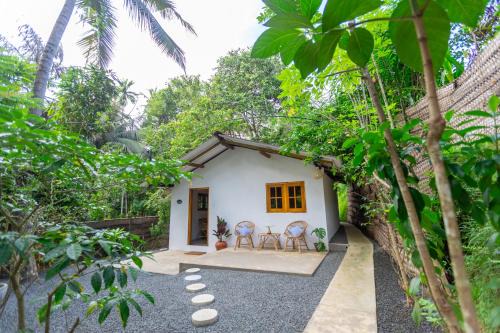 Dickwella House | Coconut Cabin - Hiriketiya Beach