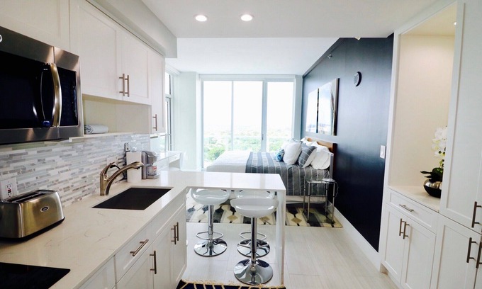 Coconut Grove Apartment | Coconut Grove 21st Floor Private Studio-Parking & WIFI included