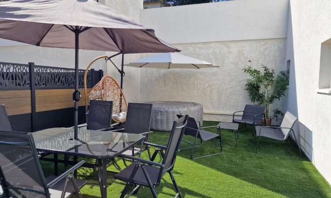 Carnoux-en-Provence Apartment | Cocooning LE MUGEL aux portes des calanques de Cassis & SPA