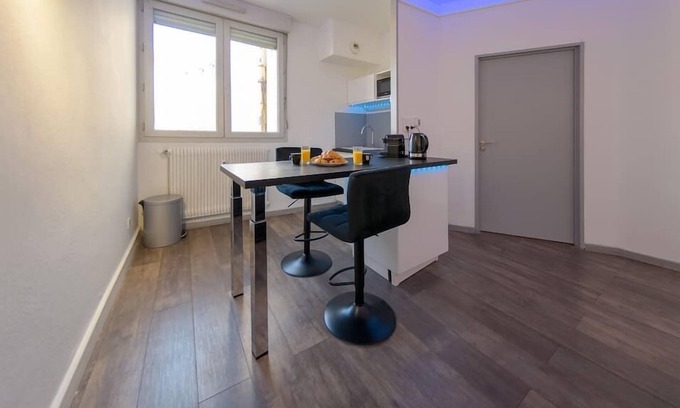 Montbeliard Apartment | Cocooning Room - Appart'Hôtel