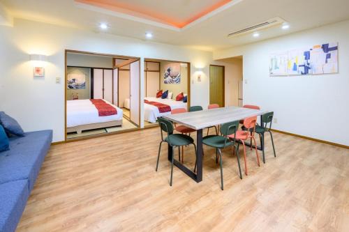 Hiroshima City Centre Apartment | COCOSTAY ユートピア十日市#201 Grate location 平和記念公園まで徒歩5分 電停まで徒歩1分 広々12名宿泊可能