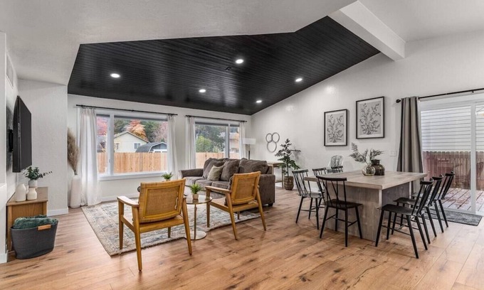 Graystone House | Coeur d'Alene Getaway I Quiet Neighborhood