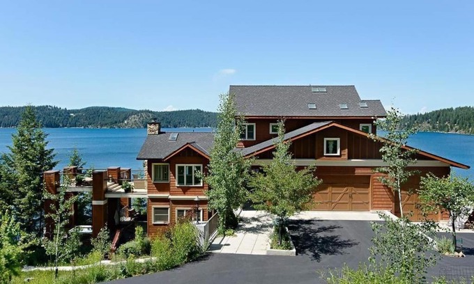 Coeur d'Alene Apartment | Coeur d' Alene Lakefront Luxury Retreat With Hot Tub Boat Slip Fireplace & More.