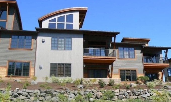 Coeur d'Alene House | Coeur d' Alene Luxury Bellerive Townhome Waterfront