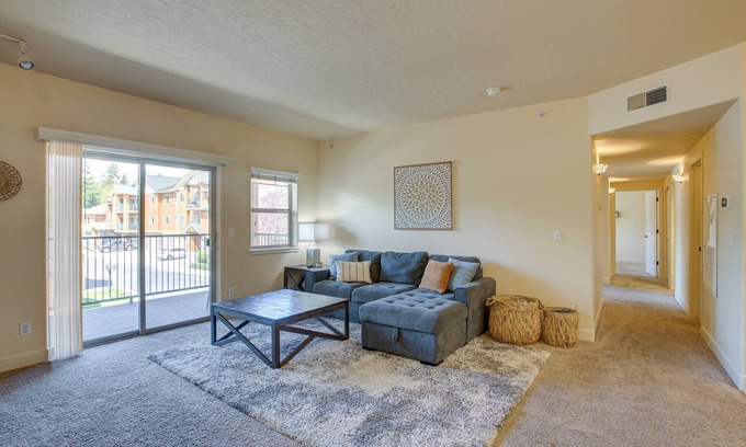 Coeur d'Alene Condo | Coeur d'Alene Vacation Rental: 4 Mi to Hayden Lake