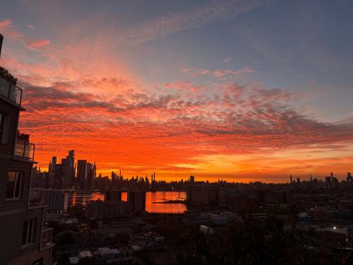Union City Apartment | Coffee Lovers enjoy Comfy Apt 15 min away from NYC