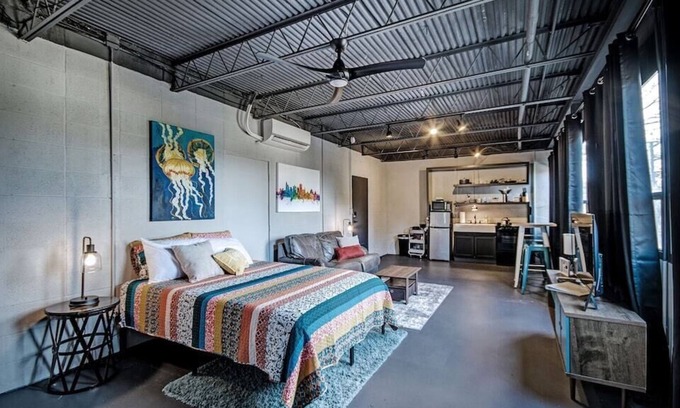 Greater Belhaven Apartment | Coffee Shop Apartment in the Midtown District