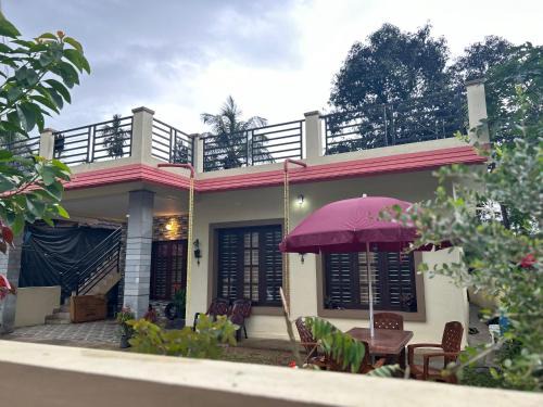 Mudigere House | Cofiya Stay In - near bandaje treaking, ethinabuja, devaramane , bettadhabiraveshvara temple