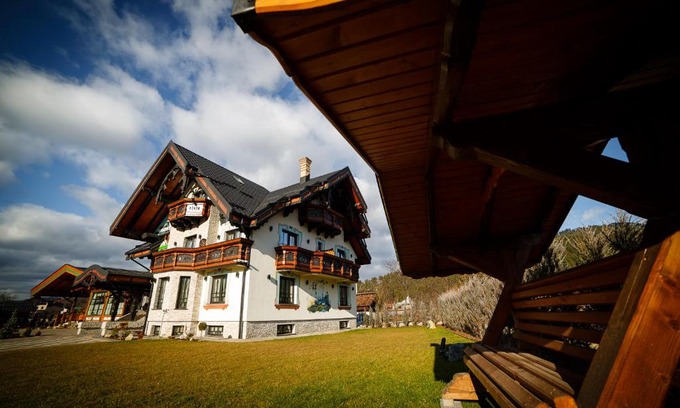 Campulung Moldovenesc Hotel | Colț de Austria