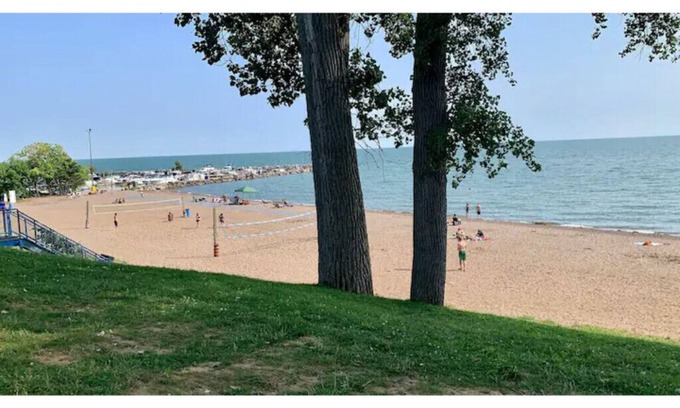 Colchester House | Colchester Harbour - Lake Erie