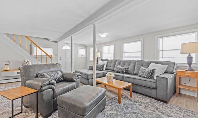 Colchester House | Colchester Lake Getaway!