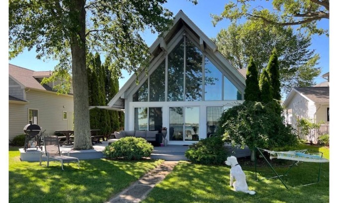 Coldwater Cabin | Coldwater Lake Waterfront Cabin - Boat for Rent
