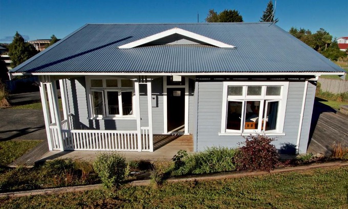 Ohakune House | Cole Cottage with Spa - Ohakune Holiday Home