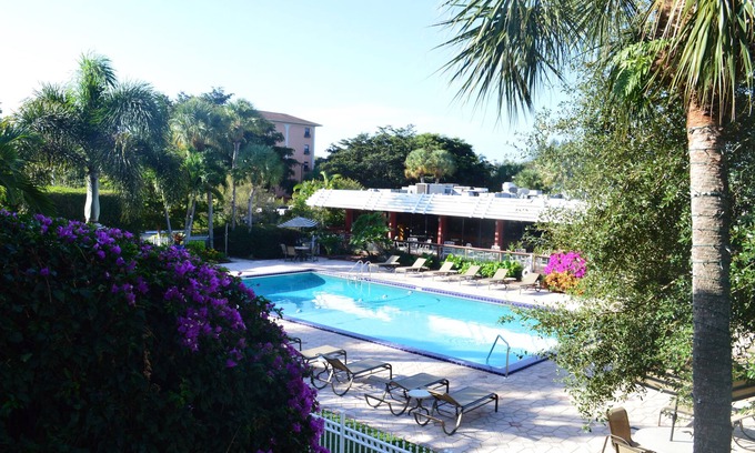 Lake Park Hotel | Collins Hotel Naples