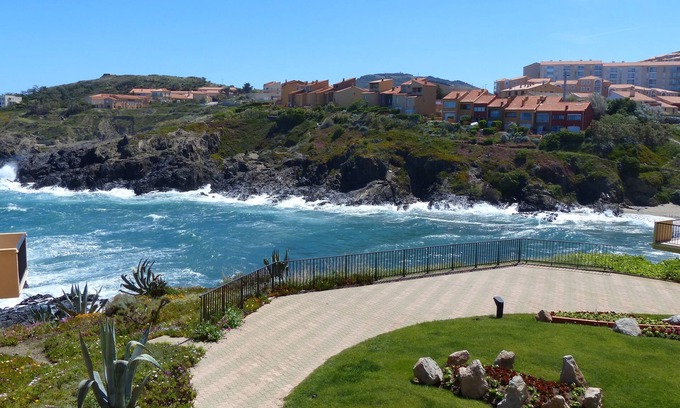 Collioure Apartment | COLLIOURE Appart Face MER PLAGE à 50m CLIM Garage location du samedi au samedi
