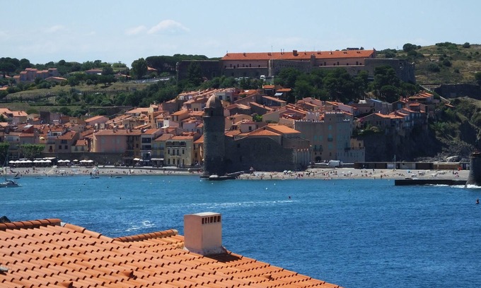 Collioure Apartment | Collioure - Beachside Apartment Parking - Joey