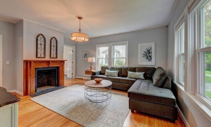 Lenox House | Colonial House, w/Yard,7min walk to Downtown Lenox