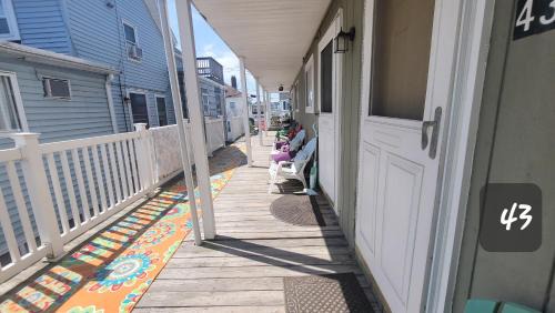 Hampton Apartment | Colonial Seaside 43