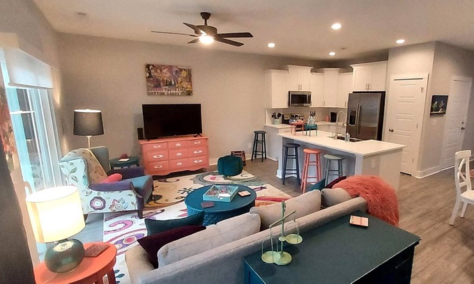 Clayton House | Color Your Stay Townhome Sleeps 8 / #10