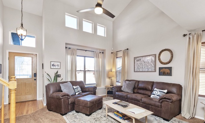 Cheyenne Meadows House | Colorado Retreat: Spacious 2960+sqft/Mountain View