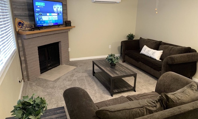 Topock House | Colorado river! Cozy 2 bedroom with a fireplace!