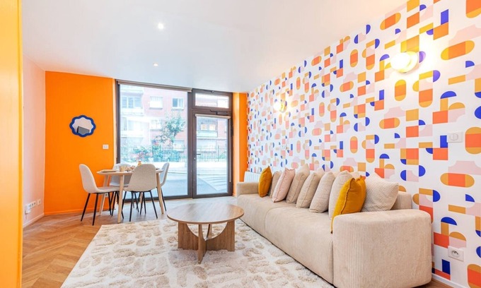 Combat Apartment | Colorful apartment near Buttes Chaumont
