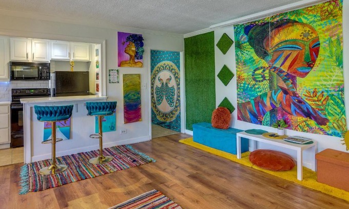 Downtown Atlanta Apartment | Colorful Atlanta Vacation Rental - Walk to Dtwn!