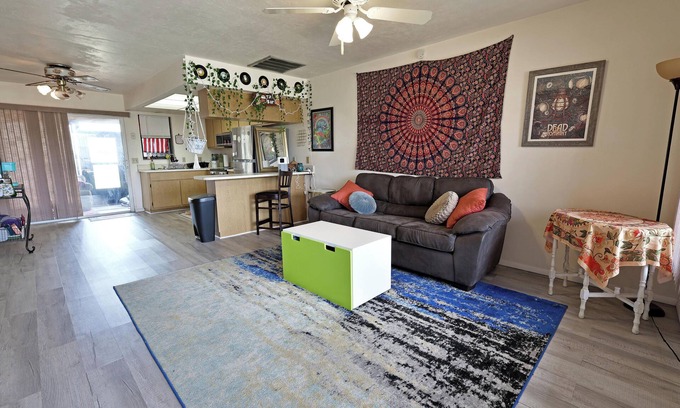 San Carlos Park Apartment | Colorful & Comfortable Fort Myers Hideaway – 15 Mins to FGCU & Beaches!