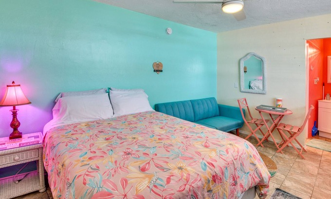 Bostwick Park Apartment | Colorful Daytona Beach Vacation Rental w/ Pools!
