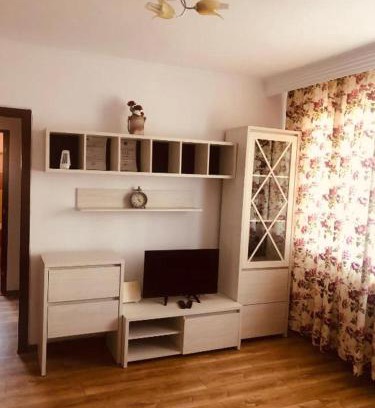 Piatra Neamt Apartment | COLORFUL PARADISE