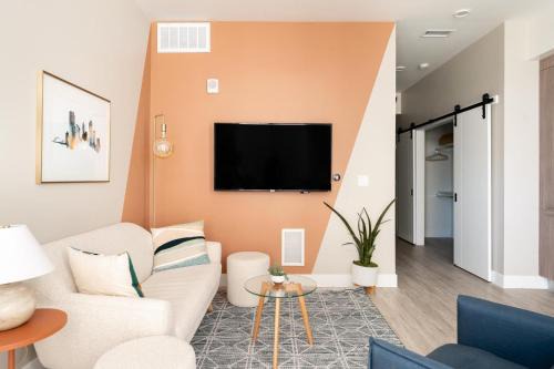 Highland House | Colorful Western Vibe - Pet-Friendly - Zuni Lofts