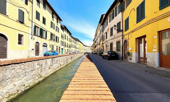 Lucca Historical Center Apartment | Colourful Cave Lucca by TuscanyWeGo