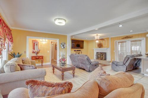 Dentsville House | Columbia Home Rental with Hot Tub 9 Mi to UofSC!