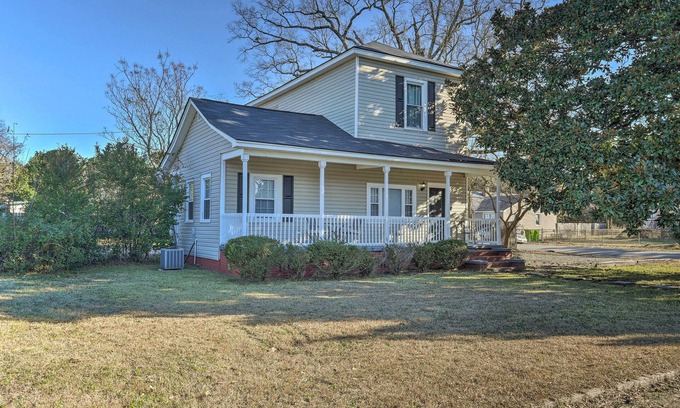 Columbia House | Columbia Home w/Spacious Yard < 2 Mi to Dtwn