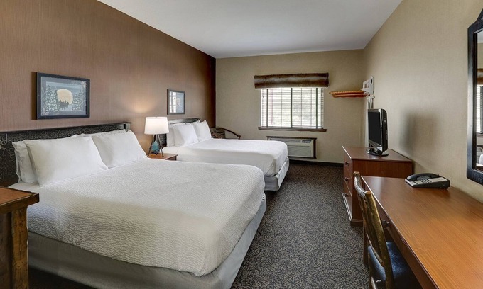 Columbia Hotel | Columbia's Welcoming Retreat with Rustic-Themed Rooms & Heated Pools
