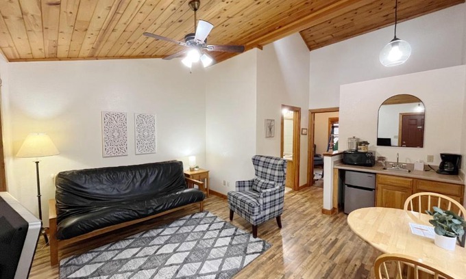 Woodland Park Bed & Breakfast | Columbine B Cabin Suite